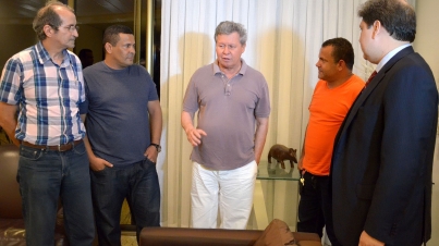 Rodoviários suspendem greve após reunião com o prefeito Arthur Neto