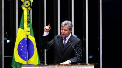 Senador Arthur Virgílio discursa na tribuna de honra do plenário do Senado Federal
