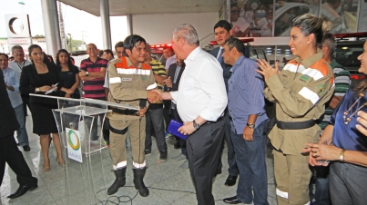 Prefeito Arthur entrega viaturas ao Detran