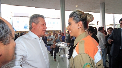 Prefeito Arthur entrega viaturas ao Detran