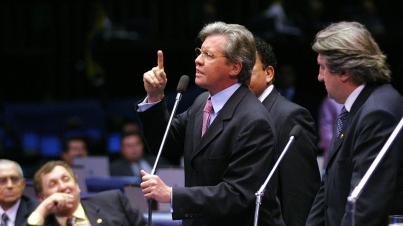 Senador Arthur Virgílio, do PSDB, pede no Plenário a demissão do superintendente da ABIN, Mauro Marcelo