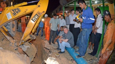 Arthur Virgílio visita obras da adutora do Mauazinho