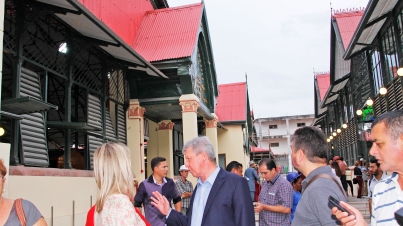 Visita dos blogueiros ao mercado