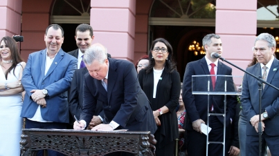 Assinatura do HOST CITY CONTRACT - Contrato de Cidade Sede
