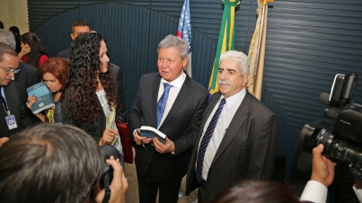 Lançamento do livro sobre o perfil parlamentar do Senador Arthur Virgílio Filho