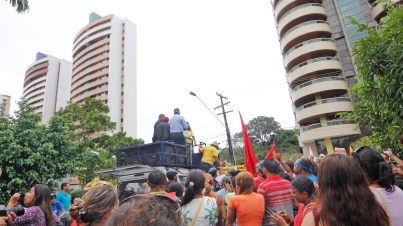 Protesto dos sem teto no condomínio do Prefeito