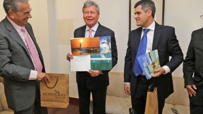 Prefeito visita Embaixadas de três países para divulgar Manaus